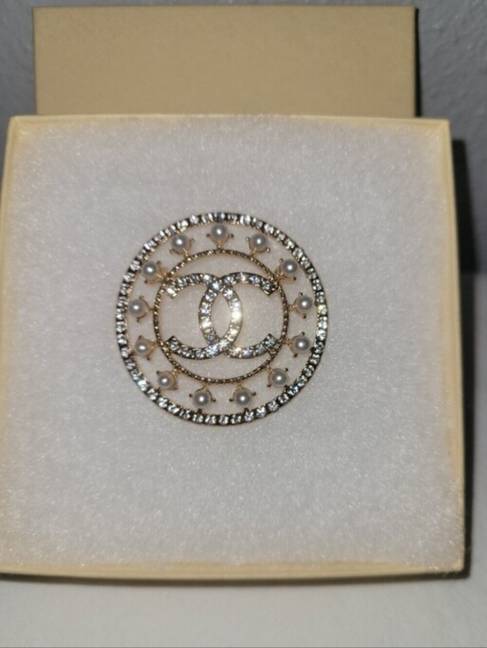 Designer Style Brooch - Picture 2 of 7